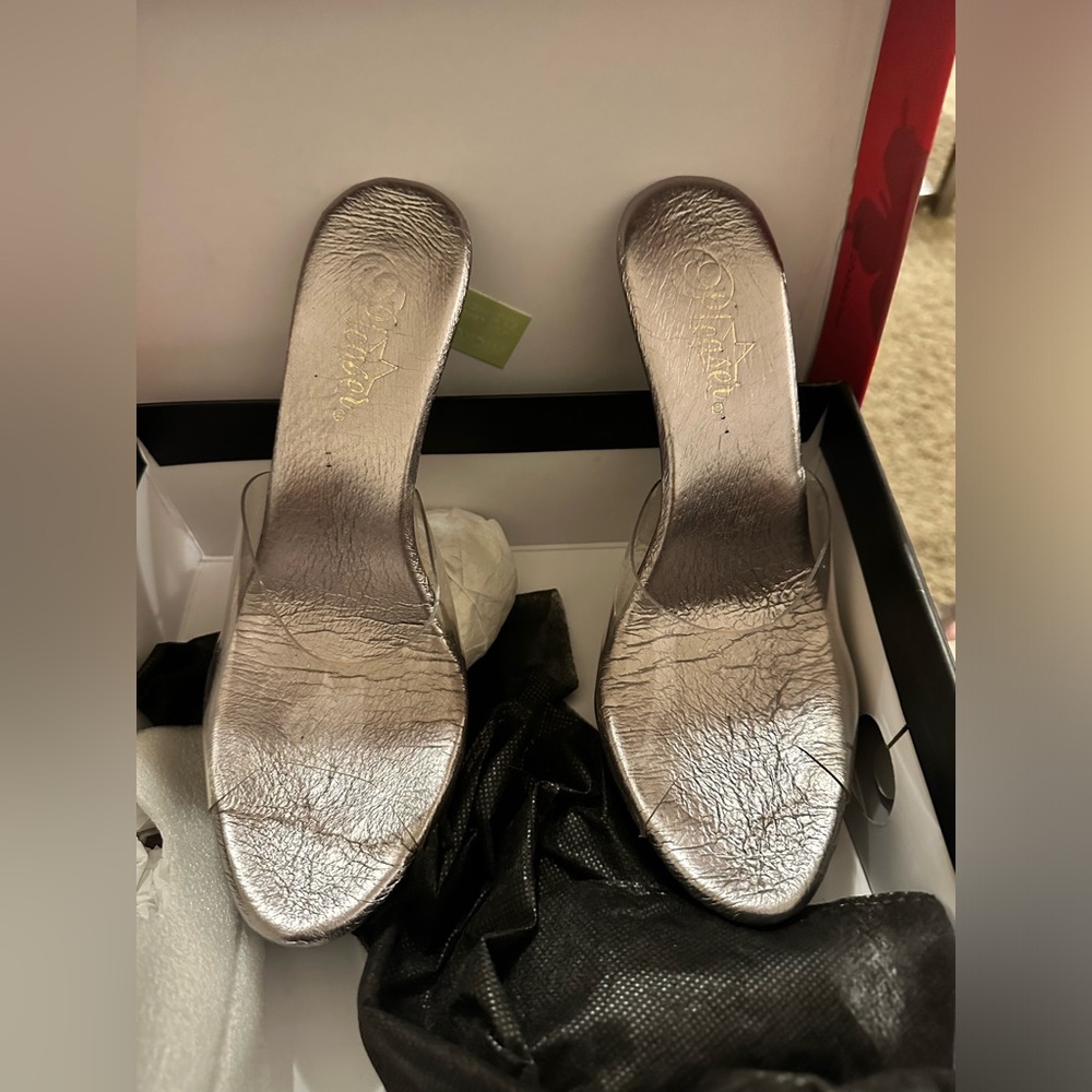 Silver heel